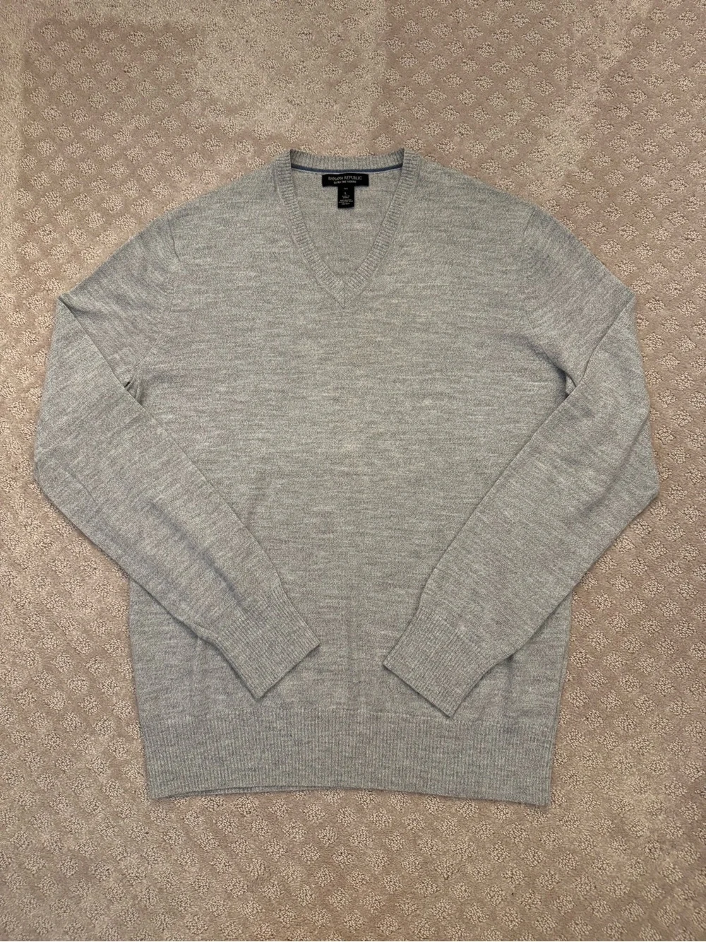 Banana Republic Tall 100% Merino Wool V-Neck Sweater in Heather Gray Large Tall
